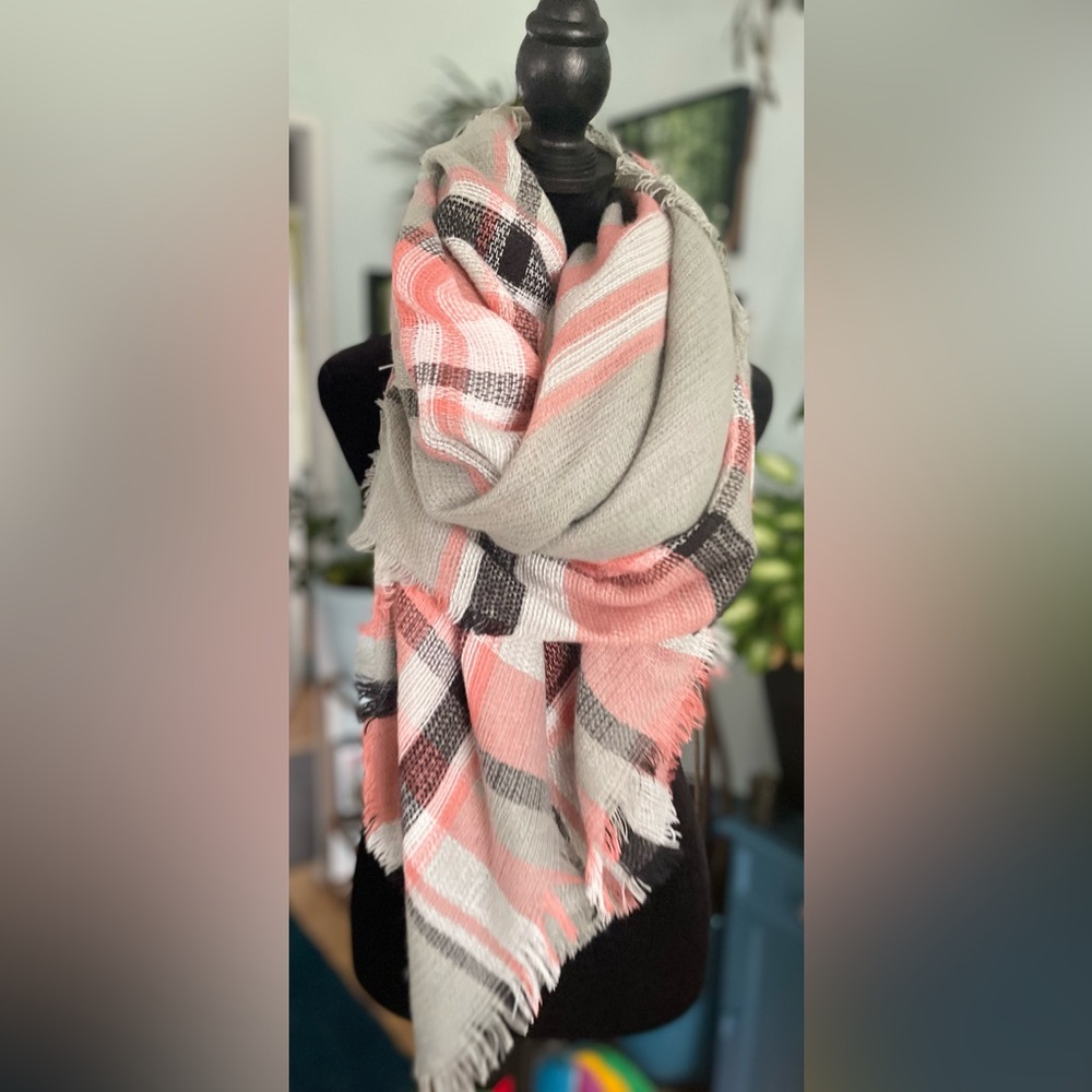 Woven Gray Peach White Black Scarf/Wrap OS